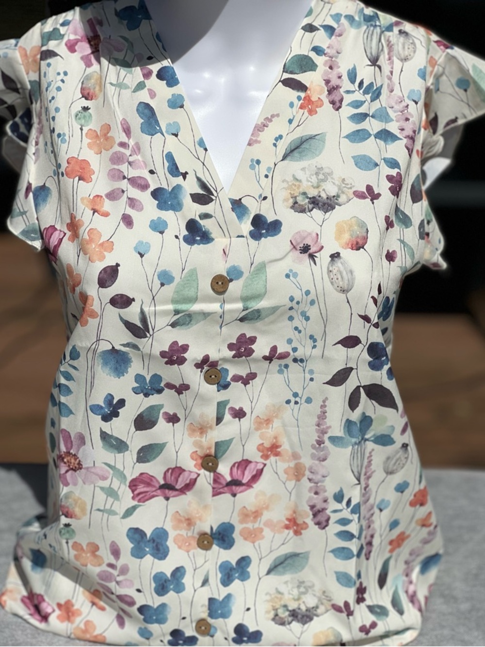 Floral V-Neck Button-Front Blouse - Cream Multi. Size XS.